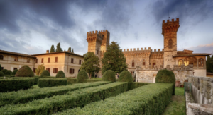 Il giardino dell’Abbazia di Badia a Passignano, dove soggiornano i corsisti